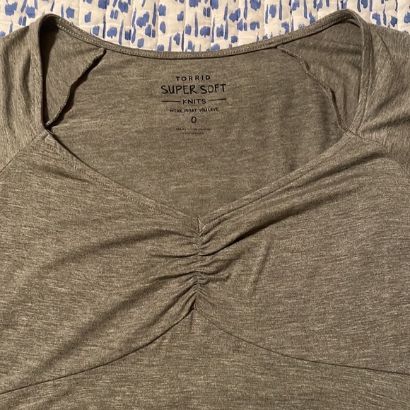 Grey floral sleeve top - Picture 3 of 3